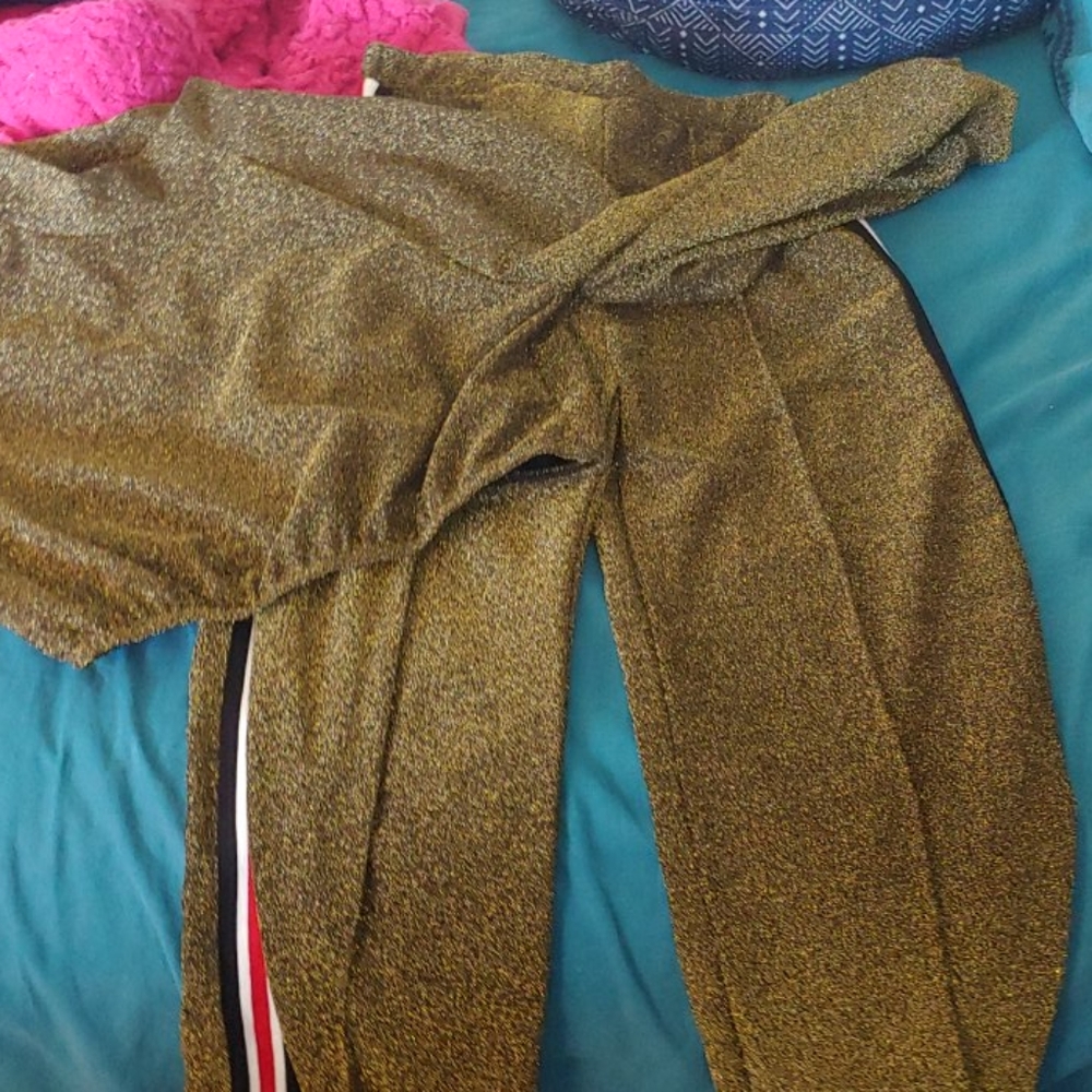 Two-piece glittery outfit
